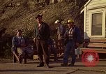 Immagine di Il cambio di marcia in una miniera di carbone Pennsylvania USA, 1970, secondo 3 filmato di repertorio 65675036733