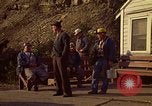 Immagine di Il cambio di marcia in una miniera di carbone Pennsylvania USA, 1970, secondo 4 filmato di repertorio 65675036733