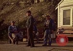 Immagine di Il cambio di marcia in una miniera di carbone Pennsylvania USA, 1970, secondo 6 filmato di repertorio 65675036733