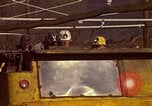 Immagine di Il cambio di marcia in una miniera di carbone Pennsylvania USA, 1970, secondo 54 filmato di repertorio 65675036733