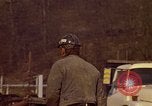 Immagine di Il cambio di marcia in una miniera di carbone Pennsylvania USA, 1970, secondo 61 filmato di repertorio 65675036733