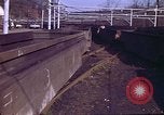 Immagine di Il carbone auto macchina di dumping Aliquippa Pennsylvania USA, 1970, secondo 4 filmato di repertorio 65675036734