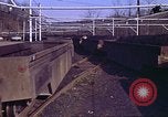 Immagine di Il carbone auto macchina di dumping Aliquippa Pennsylvania USA, 1970, secondo 8 filmato di repertorio 65675036734