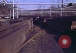 Immagine di Il carbone auto macchina di dumping Aliquippa Pennsylvania USA, 1970, secondo 10 filmato di repertorio 65675036734