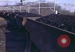 Immagine di Il carbone auto macchina di dumping Aliquippa Pennsylvania USA, 1970, secondo 22 filmato di repertorio 65675036734