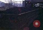 Immagine di Il carbone auto macchina di dumping Aliquippa Pennsylvania USA, 1970, secondo 24 filmato di repertorio 65675036734