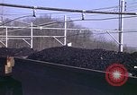 Immagine di Il carbone auto macchina di dumping Aliquippa Pennsylvania USA, 1970, secondo 34 filmato di repertorio 65675036734