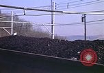 Immagine di Il carbone auto macchina di dumping Aliquippa Pennsylvania USA, 1970, secondo 35 filmato di repertorio 65675036734