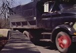 Immagine di Vecchia casa sulla strada Aliquippa Pennsylvania USA, 1970, secondo 12 filmato di repertorio 65675036736