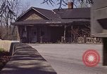Immagine di Vecchia casa sulla strada Aliquippa Pennsylvania USA, 1970, secondo 13 filmato di repertorio 65675036736