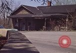 Immagine di Vecchia casa sulla strada Aliquippa Pennsylvania USA, 1970, secondo 18 filmato di repertorio 65675036736