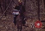 Immagine di Enumeratore censimento Aliquippa Pennsylvania USA, 1970, secondo 27 filmato di repertorio 65675036737