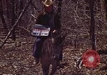 Immagine di Enumeratore censimento Aliquippa Pennsylvania USA, 1970, secondo 28 filmato di repertorio 65675036737