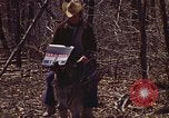 Immagine di Enumeratore censimento Aliquippa Pennsylvania USA, 1970, secondo 31 filmato di repertorio 65675036737