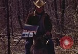 Immagine di Enumeratore censimento Aliquippa Pennsylvania USA, 1970, secondo 35 filmato di repertorio 65675036737