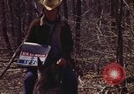 Immagine di Enumeratore censimento Aliquippa Pennsylvania USA, 1970, secondo 37 filmato di repertorio 65675036737