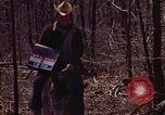 Immagine di Enumeratore censimento Aliquippa Pennsylvania USA, 1970, secondo 39 filmato di repertorio 65675036737