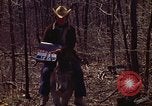 Immagine di Enumeratore censimento Aliquippa Pennsylvania USA, 1970, secondo 40 filmato di repertorio 65675036737