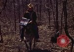 Immagine di Enumeratore censimento Aliquippa Pennsylvania USA, 1970, secondo 42 filmato di repertorio 65675036737