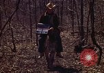 Immagine di Enumeratore censimento Aliquippa Pennsylvania USA, 1970, secondo 44 filmato di repertorio 65675036737