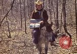 Immagine di Enumeratore censimento Aliquippa Pennsylvania USA, 1970, secondo 46 filmato di repertorio 65675036737