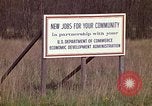 Immagine di Nuovi posti di lavoro per la vostra comunità Aliquippa Pennsylvania USA, 1970, secondo 4 filmato di repertorio 65675036738