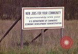 Immagine di Nuovi posti di lavoro per la vostra comunità Aliquippa Pennsylvania USA, 1970, secondo 5 filmato di repertorio 65675036738