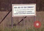 Immagine di Nuovi posti di lavoro per la vostra comunità Aliquippa Pennsylvania USA, 1970, secondo 7 filmato di repertorio 65675036738