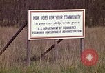 Immagine di Nuovi posti di lavoro per la vostra comunità Aliquippa Pennsylvania USA, 1970, secondo 10 filmato di repertorio 65675036738
