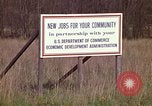 Immagine di Nuovi posti di lavoro per la vostra comunità Aliquippa Pennsylvania USA, 1970, secondo 12 filmato di repertorio 65675036738