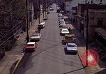 Image quartier près Steel mill Aliquippa Pennsylvania USA, 1970, de la seconde 8 séquences d'archives historiques vidéo 65675036743