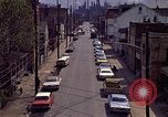 Image quartier près Steel mill Aliquippa Pennsylvania USA, 1970, de la seconde 10 séquences d'archives historiques vidéo 65675036743