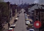 Image quartier près Steel mill Aliquippa Pennsylvania USA, 1970, de la seconde 11 séquences d'archives historiques vidéo 65675036743