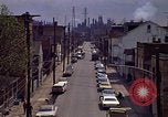 Image quartier près Steel mill Aliquippa Pennsylvania USA, 1970, de la seconde 12 séquences d'archives historiques vidéo 65675036743