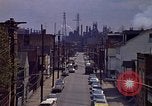 Image quartier près Steel mill Aliquippa Pennsylvania USA, 1970, de la seconde 14 séquences d'archives historiques vidéo 65675036743