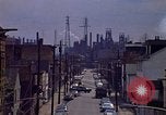 Image quartier près Steel mill Aliquippa Pennsylvania USA, 1970, de la seconde 16 séquences d'archives historiques vidéo 65675036743