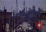 Image quartier près Steel mill Aliquippa Pennsylvania USA, 1970, de la seconde 19 séquences d'archives historiques vidéo 65675036743