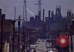 Image quartier près Steel mill Aliquippa Pennsylvania USA, 1970, de la seconde 21 séquences d'archives historiques vidéo 65675036743