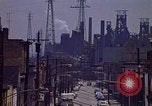 Image quartier près Steel mill Aliquippa Pennsylvania USA, 1970, de la seconde 23 séquences d'archives historiques vidéo 65675036743