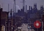 Image quartier près Steel mill Aliquippa Pennsylvania USA, 1970, de la seconde 24 séquences d'archives historiques vidéo 65675036743
