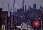 Image quartier près Steel mill Aliquippa Pennsylvania USA, 1970, de la seconde 25 séquences d'archives historiques vidéo 65675036743