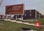 Immagine di Affissioni per Brunswick Apartments Gary Indiana USA, 1970, secondo 4 filmato di repertorio 65675036749