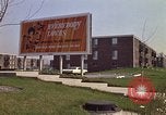 Immagine di Affissioni per Brunswick Apartments Gary Indiana USA, 1970, secondo 7 filmato di repertorio 65675036749