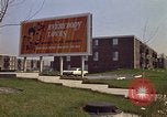 Immagine di Affissioni per Brunswick Apartments Gary Indiana USA, 1970, secondo 9 filmato di repertorio 65675036749