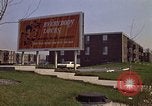 Immagine di Affissioni per Brunswick Apartments Gary Indiana USA, 1970, secondo 14 filmato di repertorio 65675036749