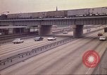 Image de routes à circulation dense Chicago Illinois USA, 1970, de la seconde 17 séquences d'archives historiques vidéo 65675036752