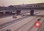 Image de routes à circulation dense Chicago Illinois USA, 1970, de la seconde 24 séquences d'archives historiques vidéo 65675036752