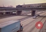 Image de routes à circulation dense Chicago Illinois USA, 1970, de la seconde 28 séquences d'archives historiques vidéo 65675036752