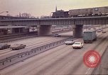 Image de routes à circulation dense Chicago Illinois USA, 1970, de la seconde 31 séquences d'archives historiques vidéo 65675036752