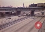 Image de routes à circulation dense Chicago Illinois USA, 1970, de la seconde 34 séquences d'archives historiques vidéo 65675036752